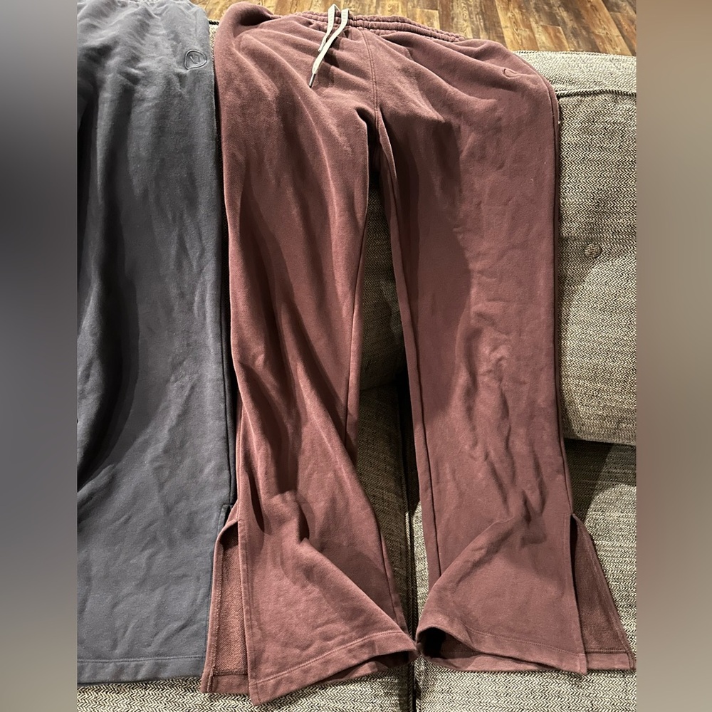 Like new vuori sweatpants in the style Sedona wide leg pants.